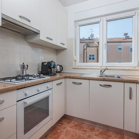 Apartment Melarnian Near The Beach In Umag Eksteriør billede