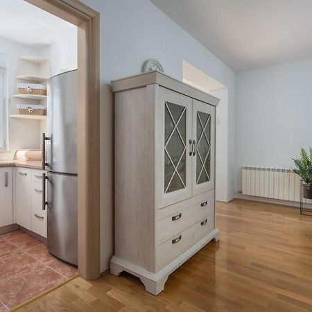 Apartment Melarnian Near The Beach In Umag Eksteriør billede