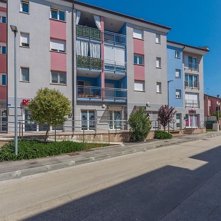 Apartment Melarnian Near The Beach In Umag Eksteriør billede