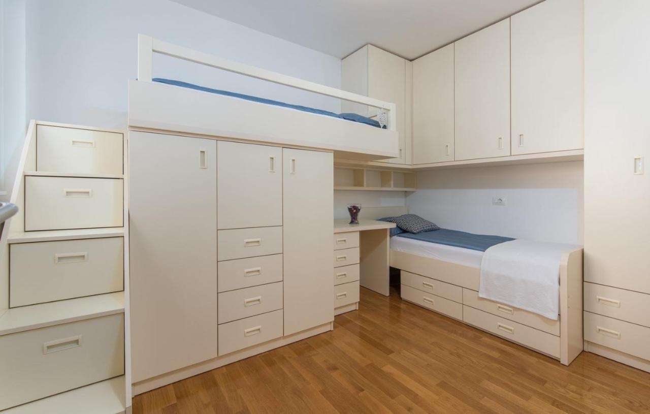Apartment Melarnian Near The Beach In Umag Eksteriør billede