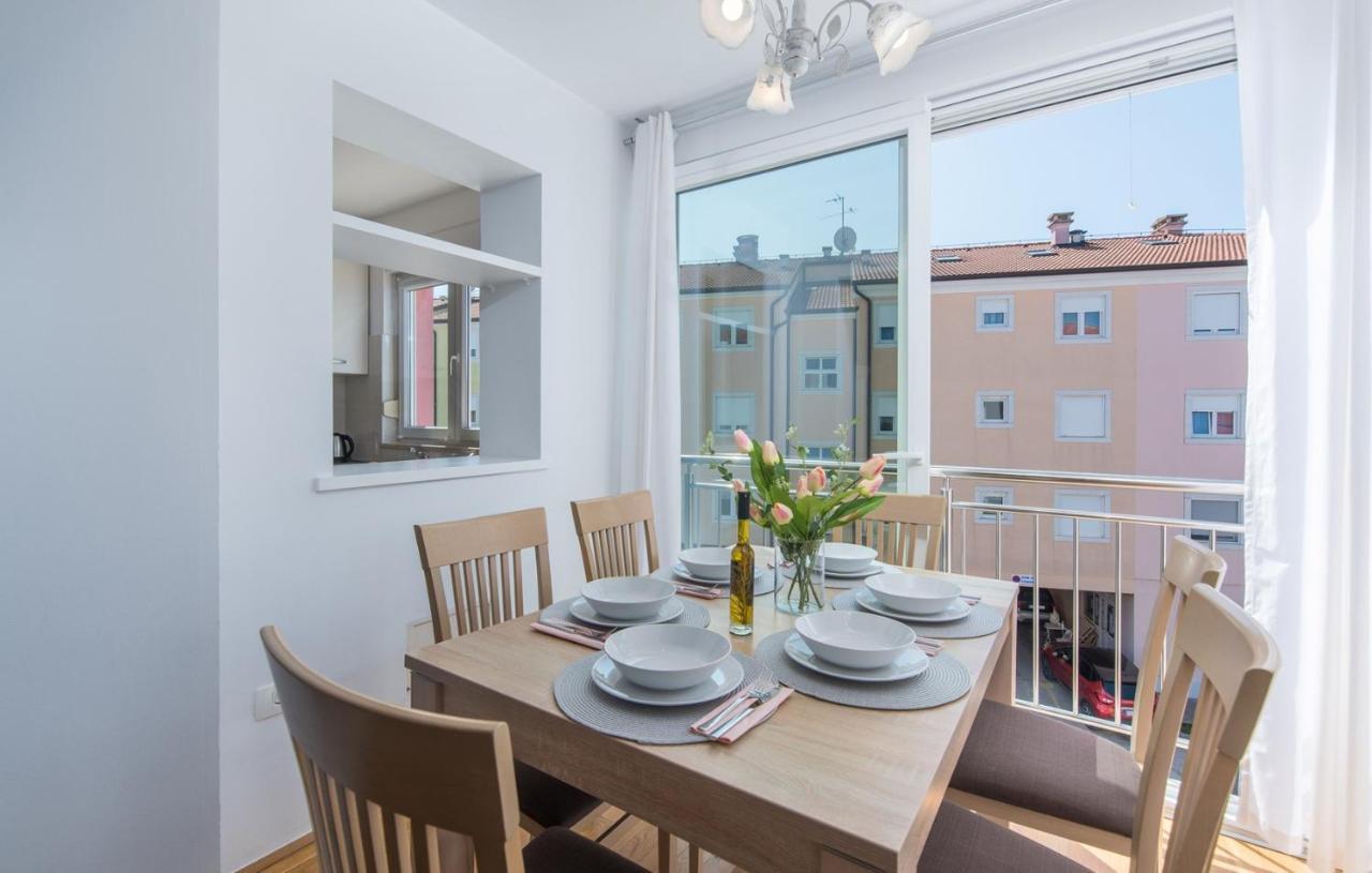 Apartment Melarnian Near The Beach In Umag Eksteriør billede