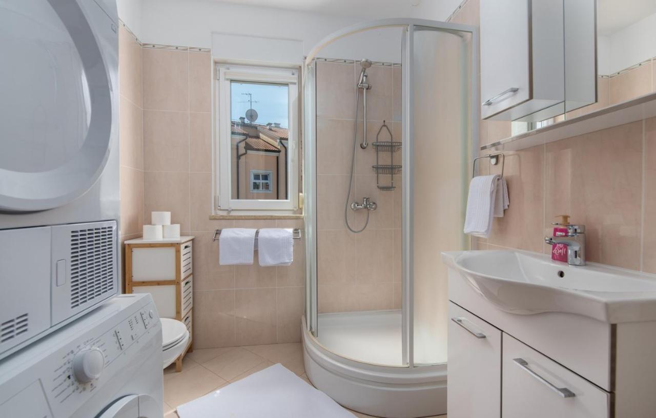 Apartment Melarnian Near The Beach In Umag Eksteriør billede