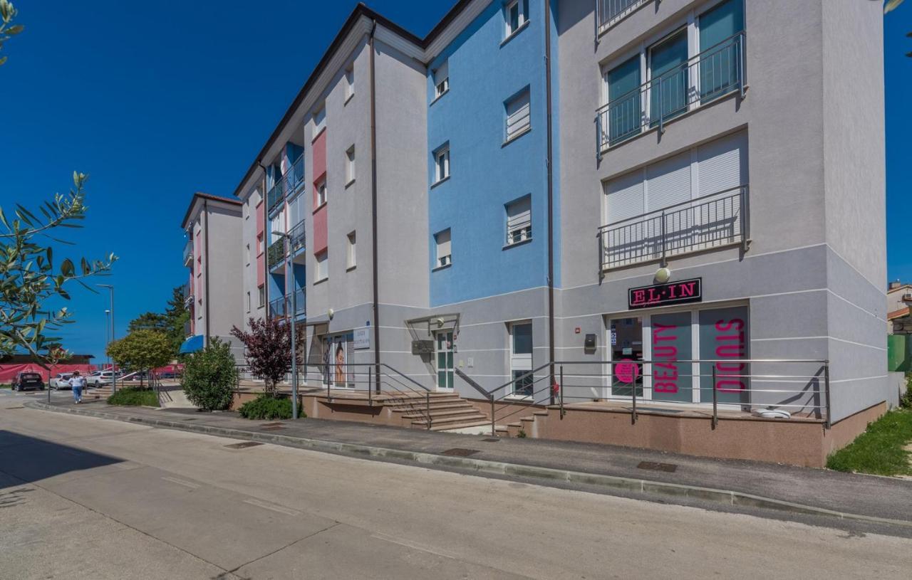 Apartment Melarnian Near The Beach In Umag Eksteriør billede